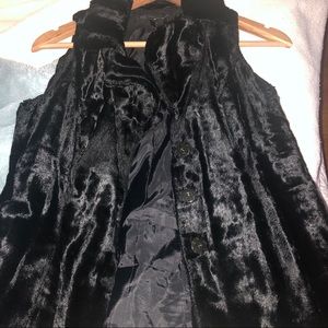 Faux fur vest with pockets & closure snaps